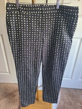 attention Black Skinny Pants with Cream Dot Pattern